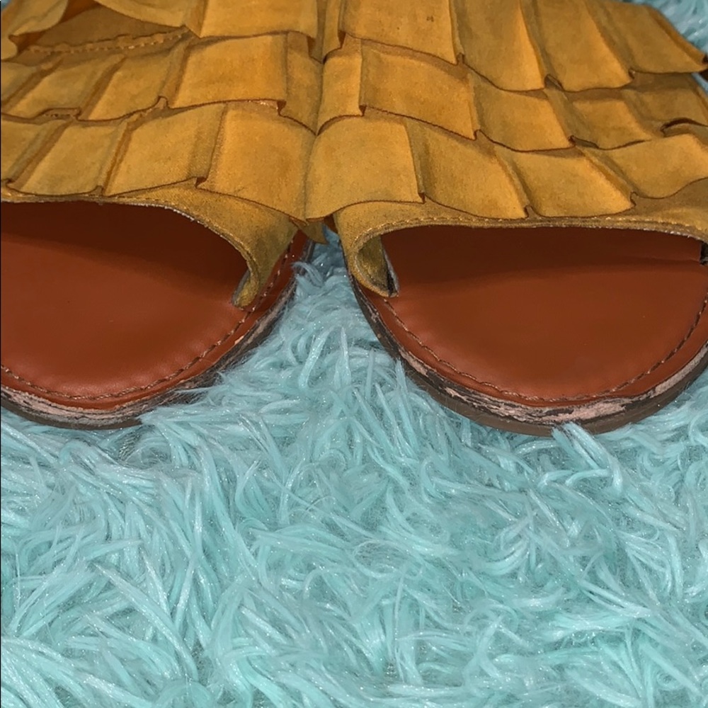Sandles - Picture 3 of 3